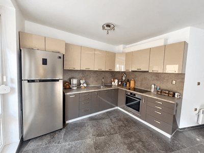 Светъл тристаен апартамент с три тераси в затворен комплекс в Бояна